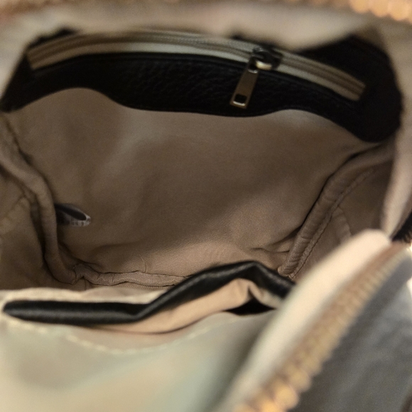 NWOT Women's sling backpack - Picture 8 of 10